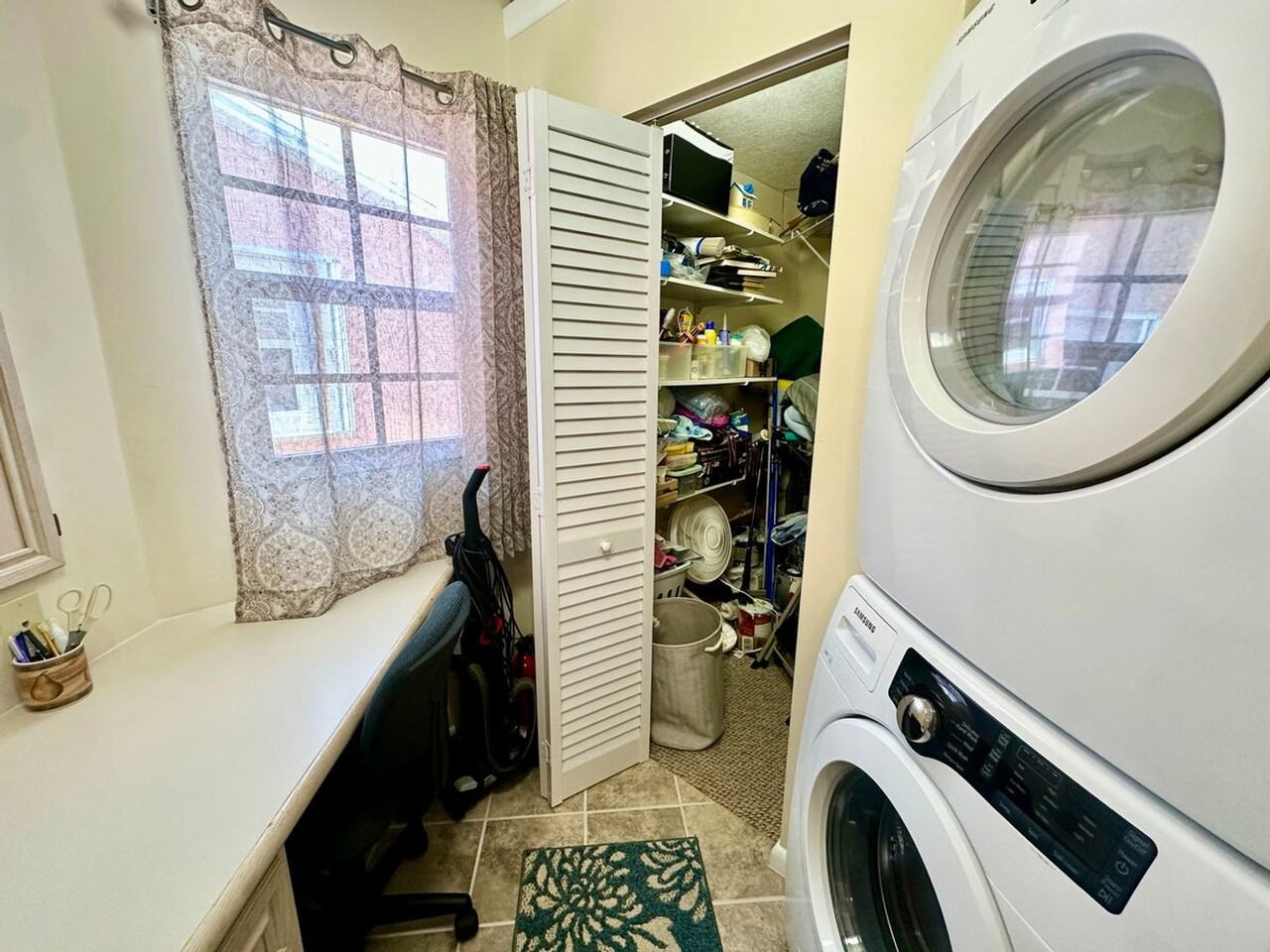 388 Nettles Blvd #1537506P - Photo 4 of 17