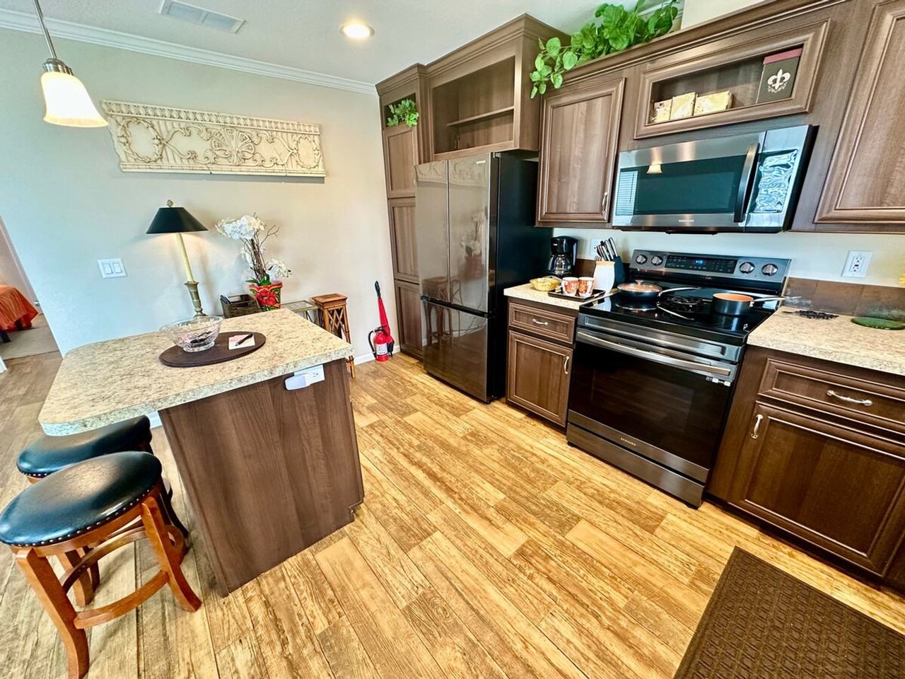 865 Nettles Blvd #1537492P - Photo 4 of 18
