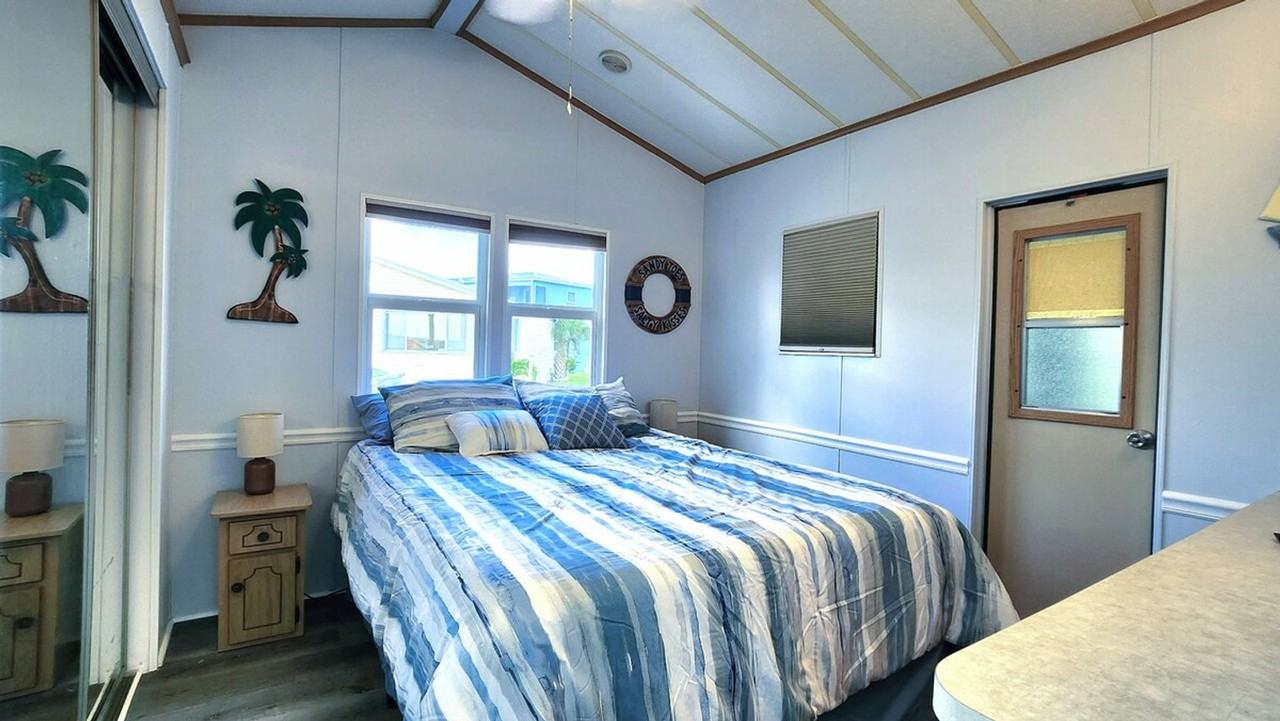 920 Nettles Blvd #1537525P - Photo 2 of 29