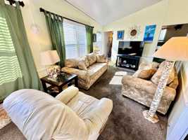 featured image of 527 Nettles Blvd
