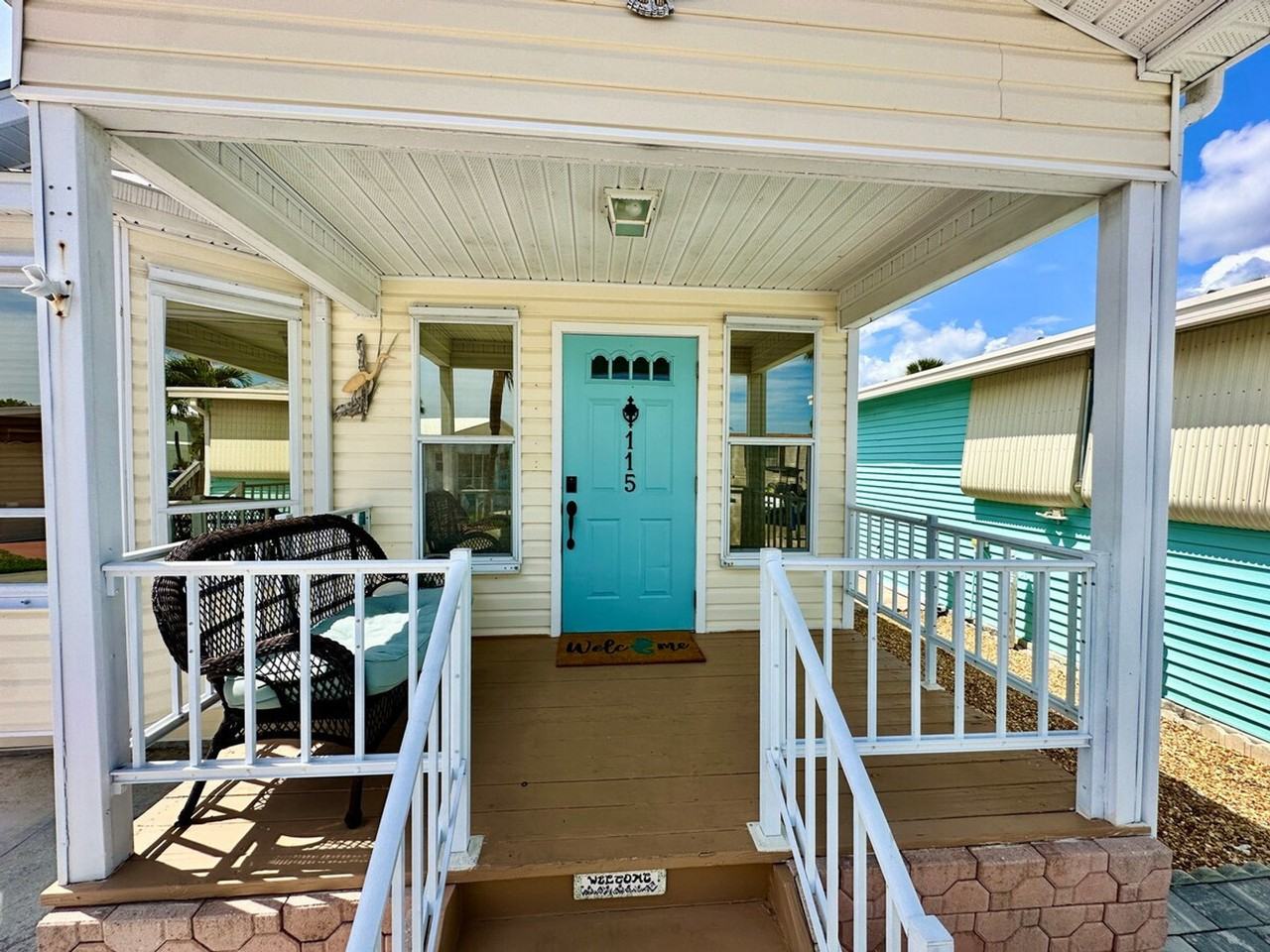 146 Nettles Blvd #1537513P - Photo 4 of 16