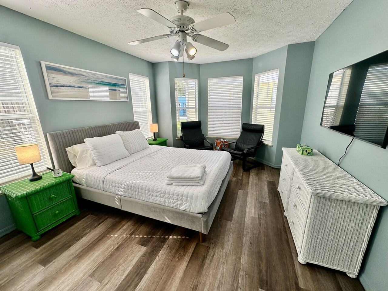 146 Nettles Blvd #1537513P - Photo 6 of 16