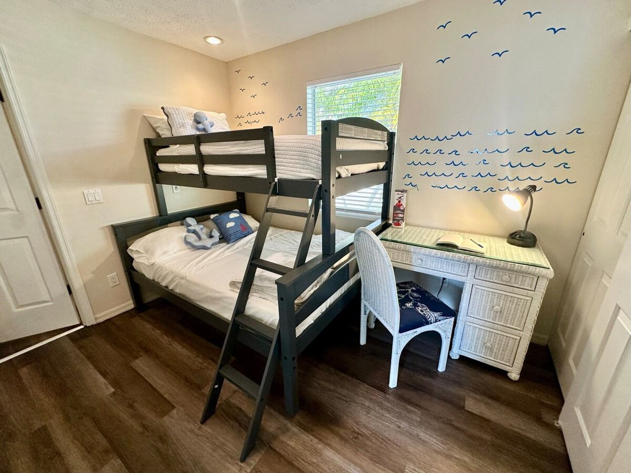146 Nettles Blvd #1537513P - Photo 7 of 16