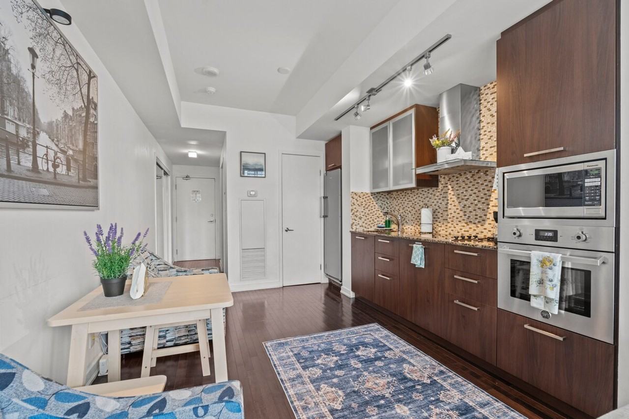255 Bremner Blvd #1538970P - Photo 4 of 6