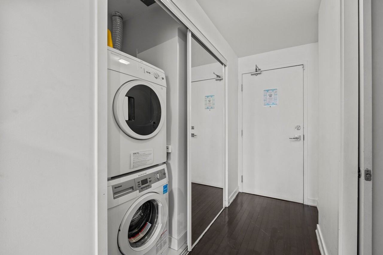 255 Bremner Blvd #1538970P - Photo 5 of 6
