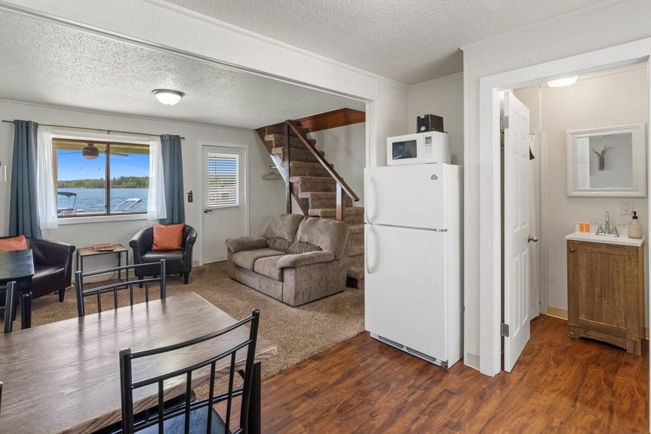 228 East State Street - Photo 5 of 42