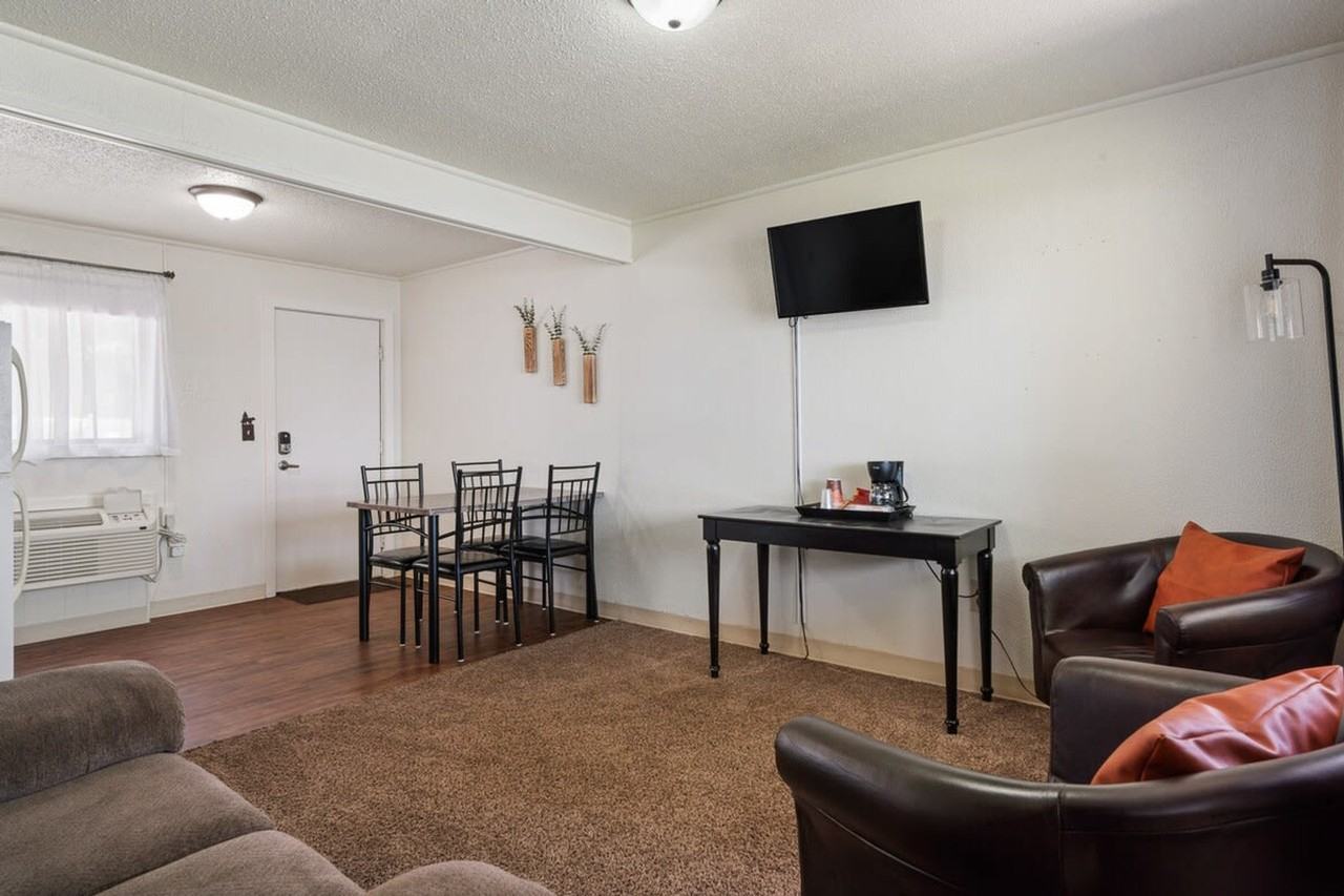 228 East State Street - Photo 7 of 42