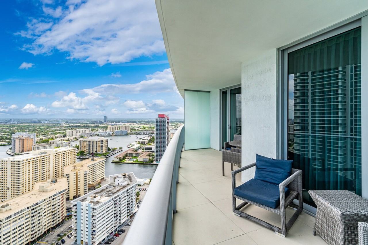 1803 S Ocean Dr #1540434P - Photo 5 of 13