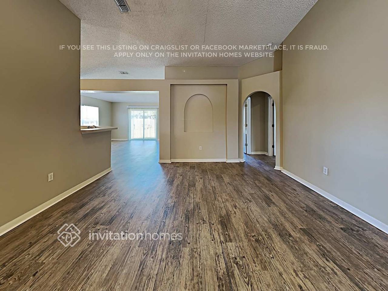 15955 Wilkinson Dr - Photo 3 of 19