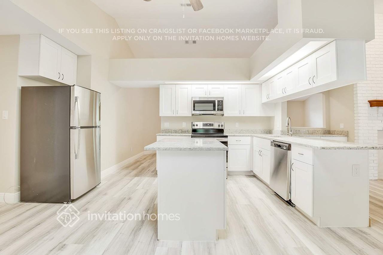 1751 Moss Ct - Photo 4 of 31