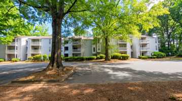 featured image of 2728 Commonwealth Avenue