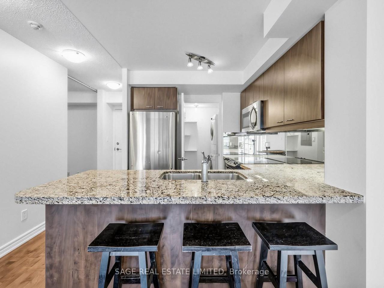 308 Palmerston Avenue - Photo 6 of 27