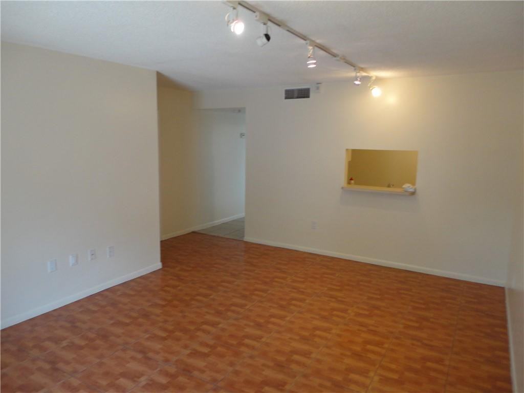 711 North Pine Island Road #206 - Photo 3 of 6