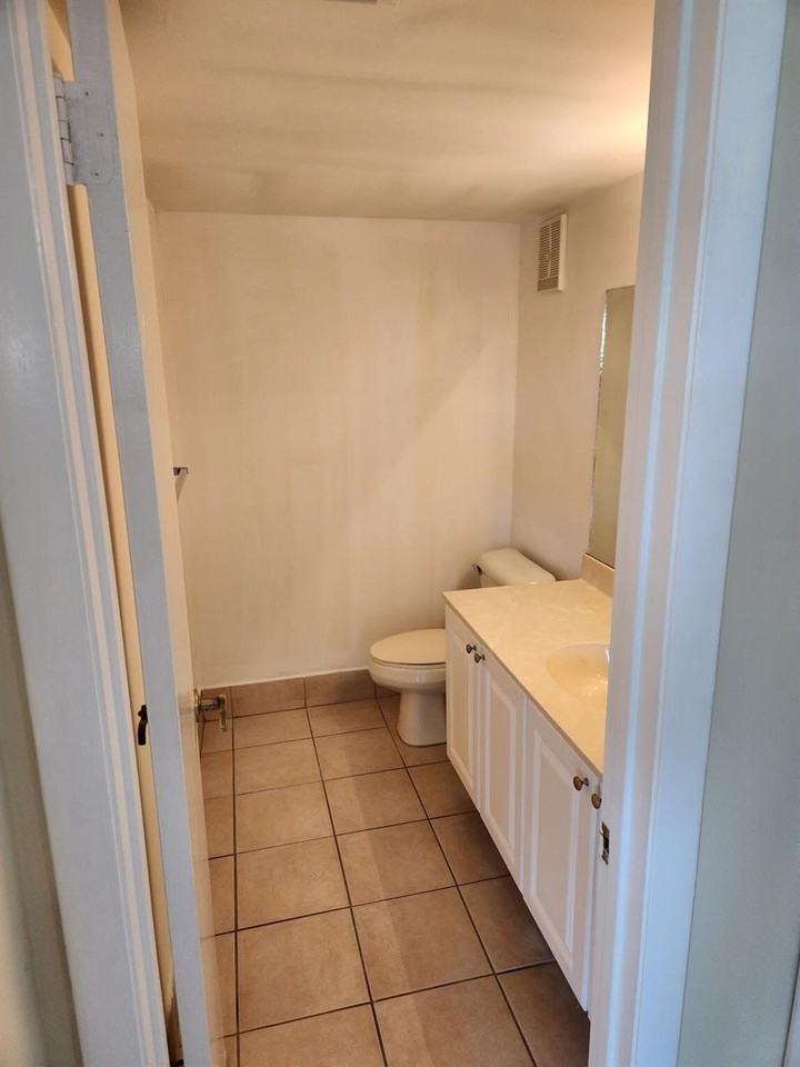 711 North Pine Island Road #206 - Photo 6 of 6