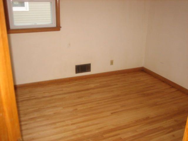 1002 4th St Se - Photo 4 of 13