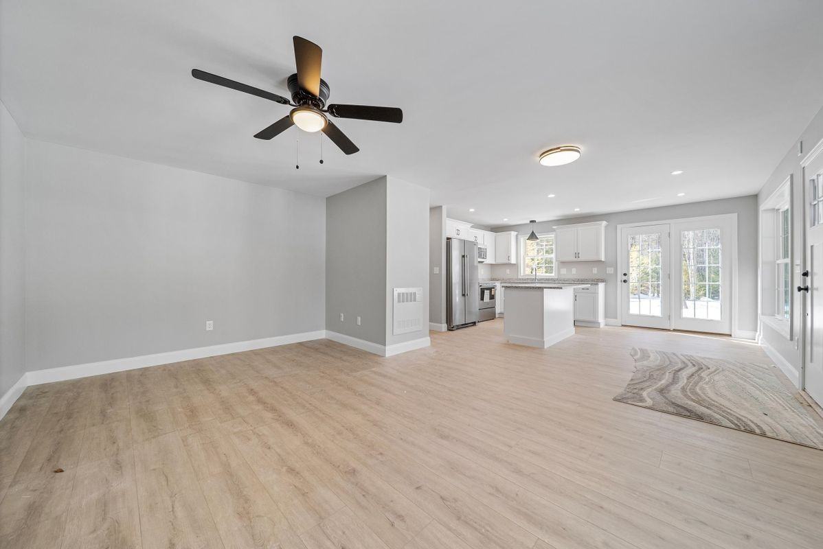 136 S Main St ##B - Photo 3 of 17