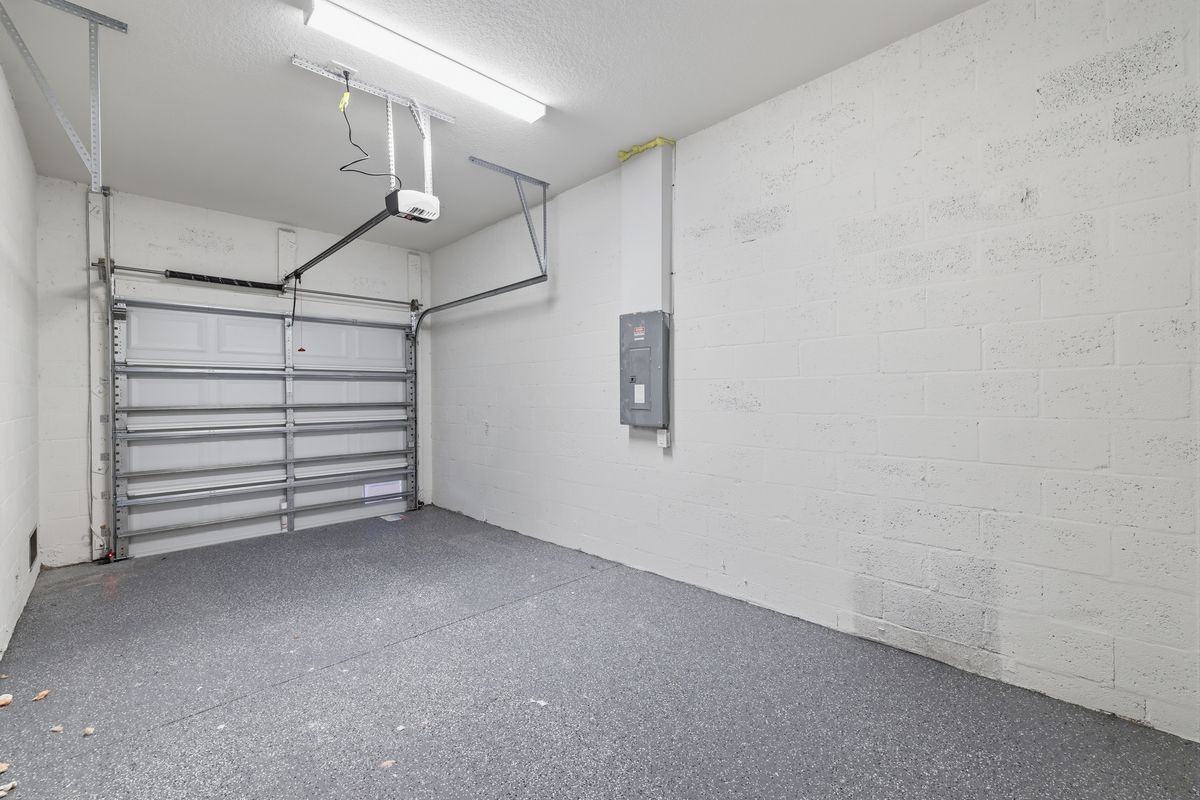 10047 Amicola St - Photo 2 of 13