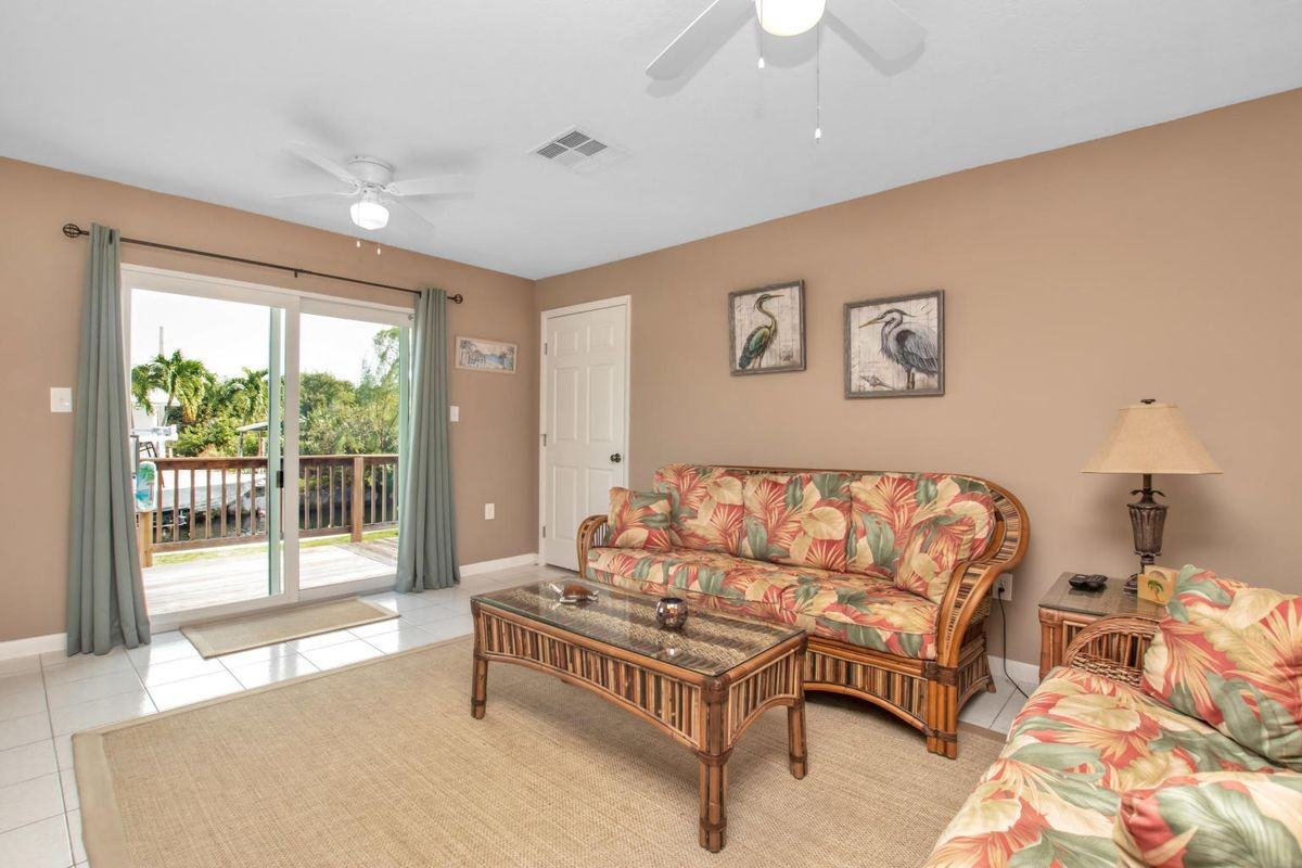 1635 Pandorea Ln - Photo 4 of 18