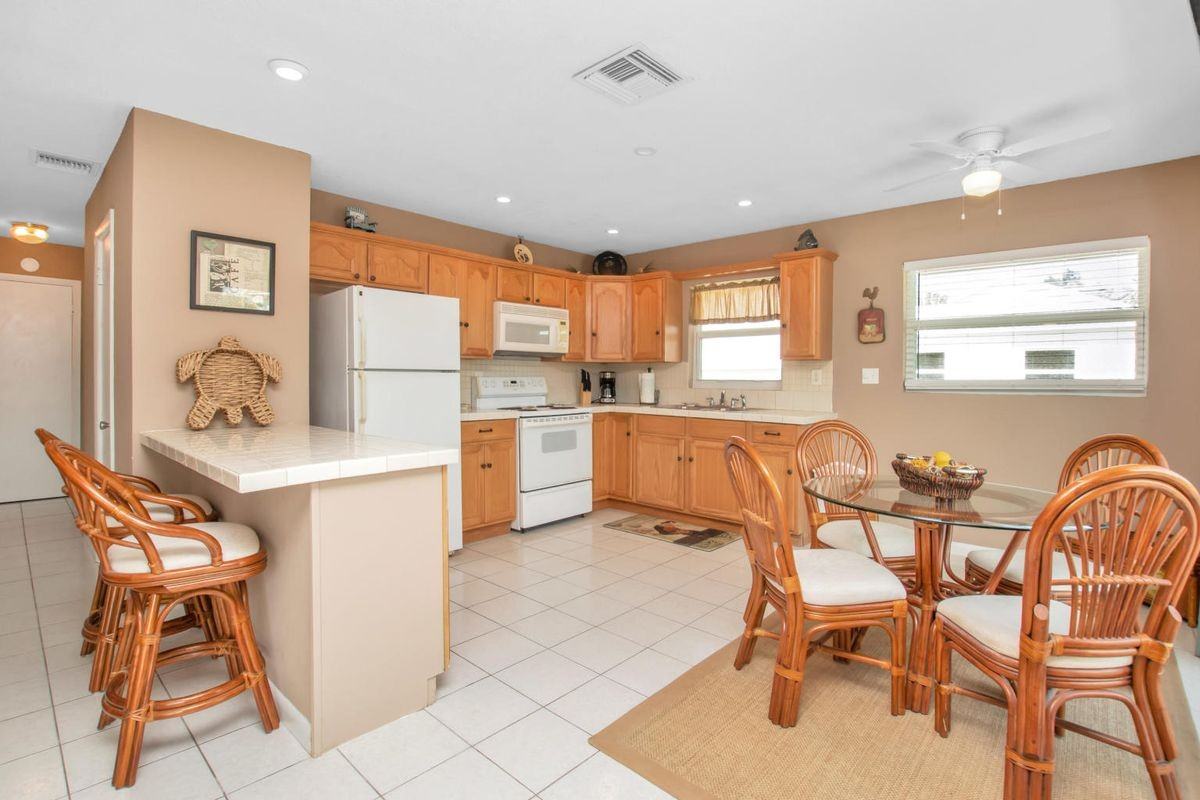 1635 Pandorea Ln - Photo 6 of 18