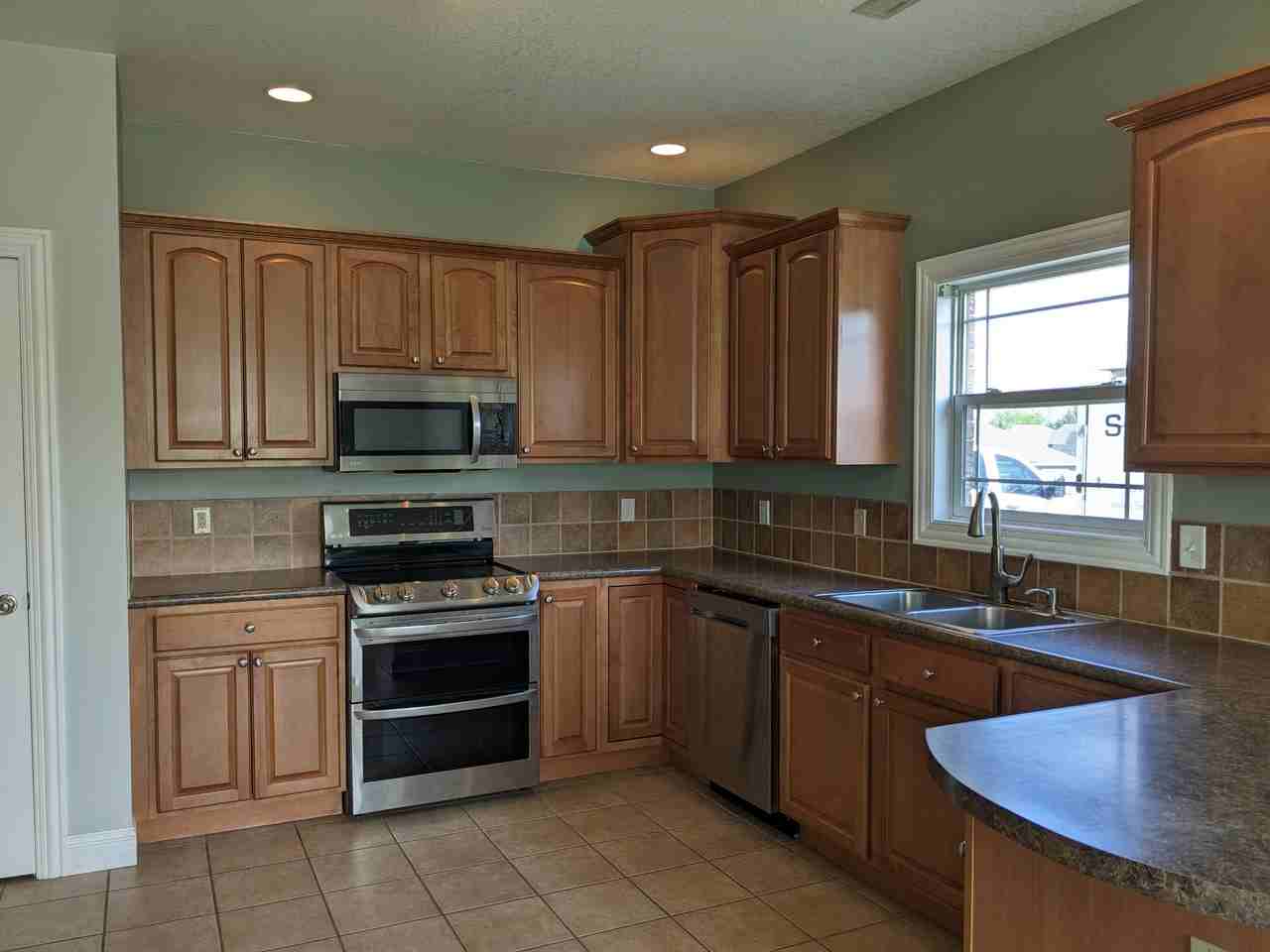 915 Golden Eye Ct - Photo 4 of 20
