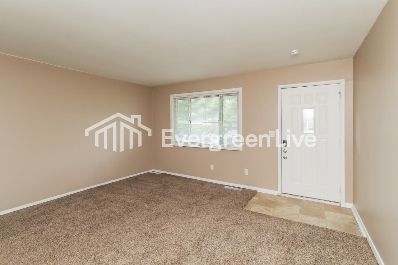 774 Crowden Dr - Photo 3 of 15