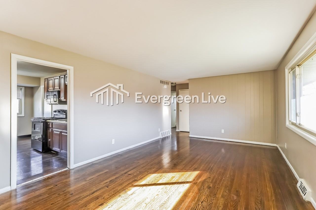10288 Faxon Ct - Photo 3 of 15