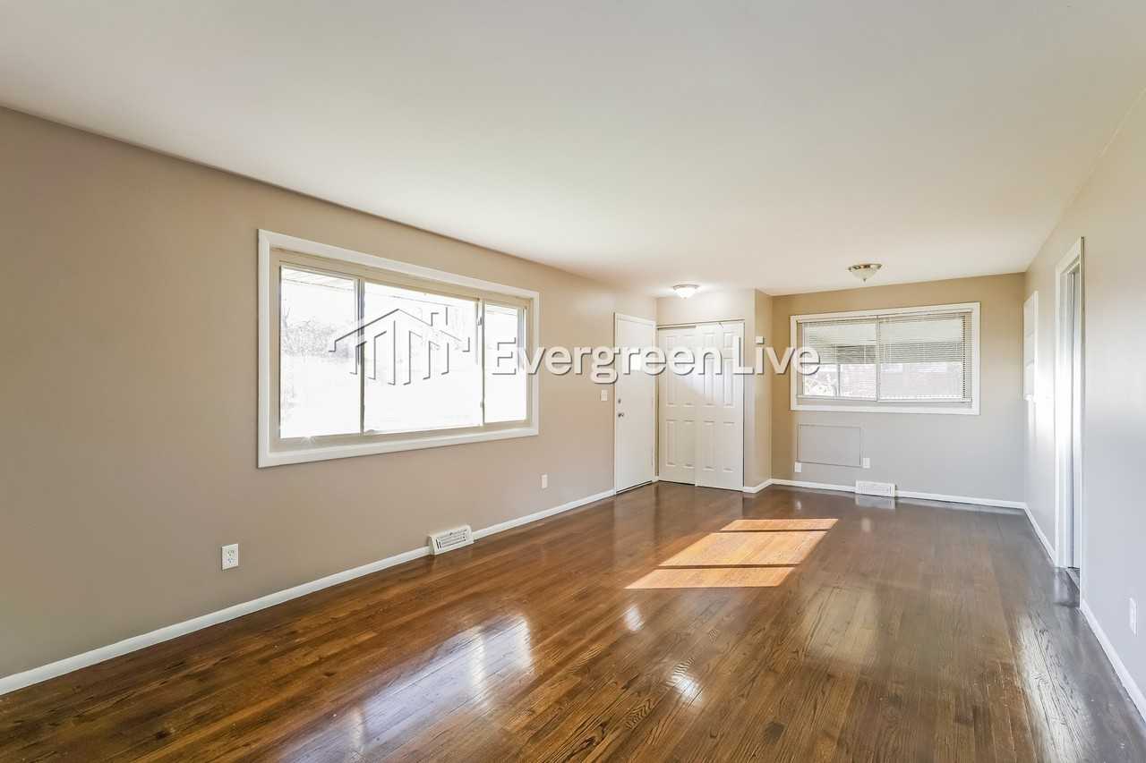 10288 Faxon Ct - Photo 4 of 15