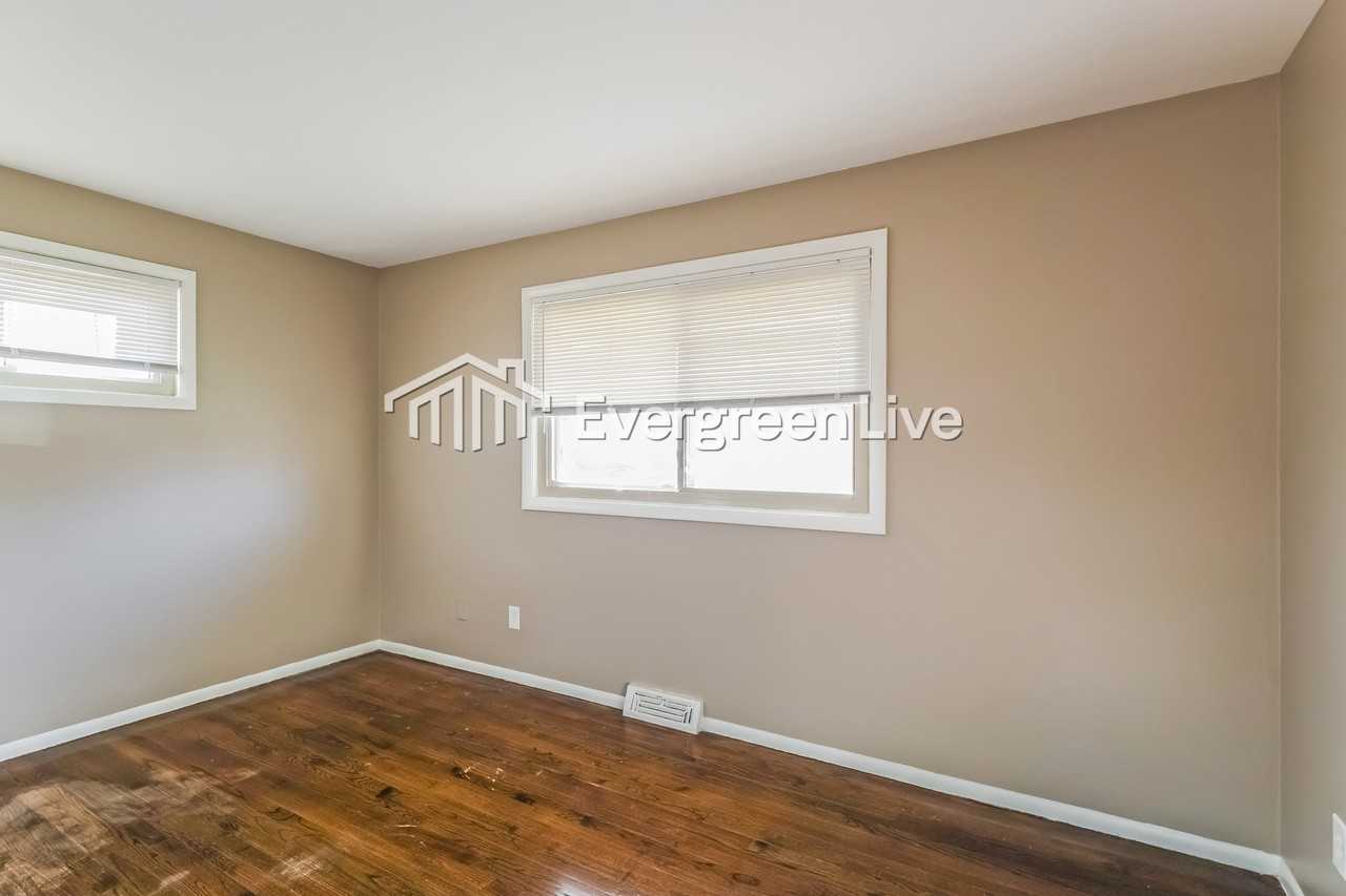 10288 Faxon Ct - Photo 5 of 15