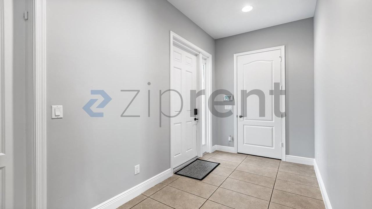 6837 1st St - Photo 5 of 29
