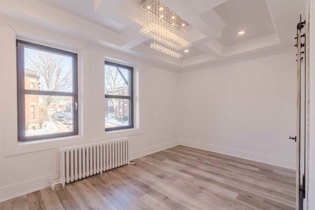 2050 Claremont Ave - Photo 3 of 50
