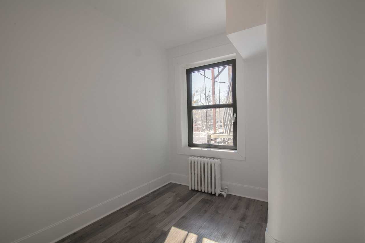 2050 Claremont Ave - Photo 6 of 50