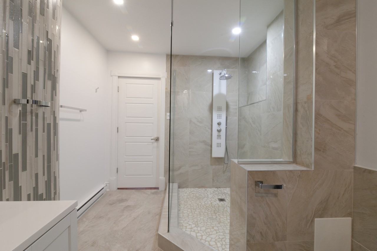2050 Claremont Ave - Photo 5 of 50