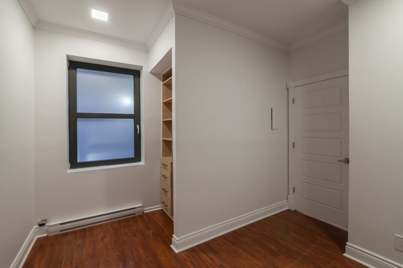 2050 Claremont Ave - Photo 6 of 50