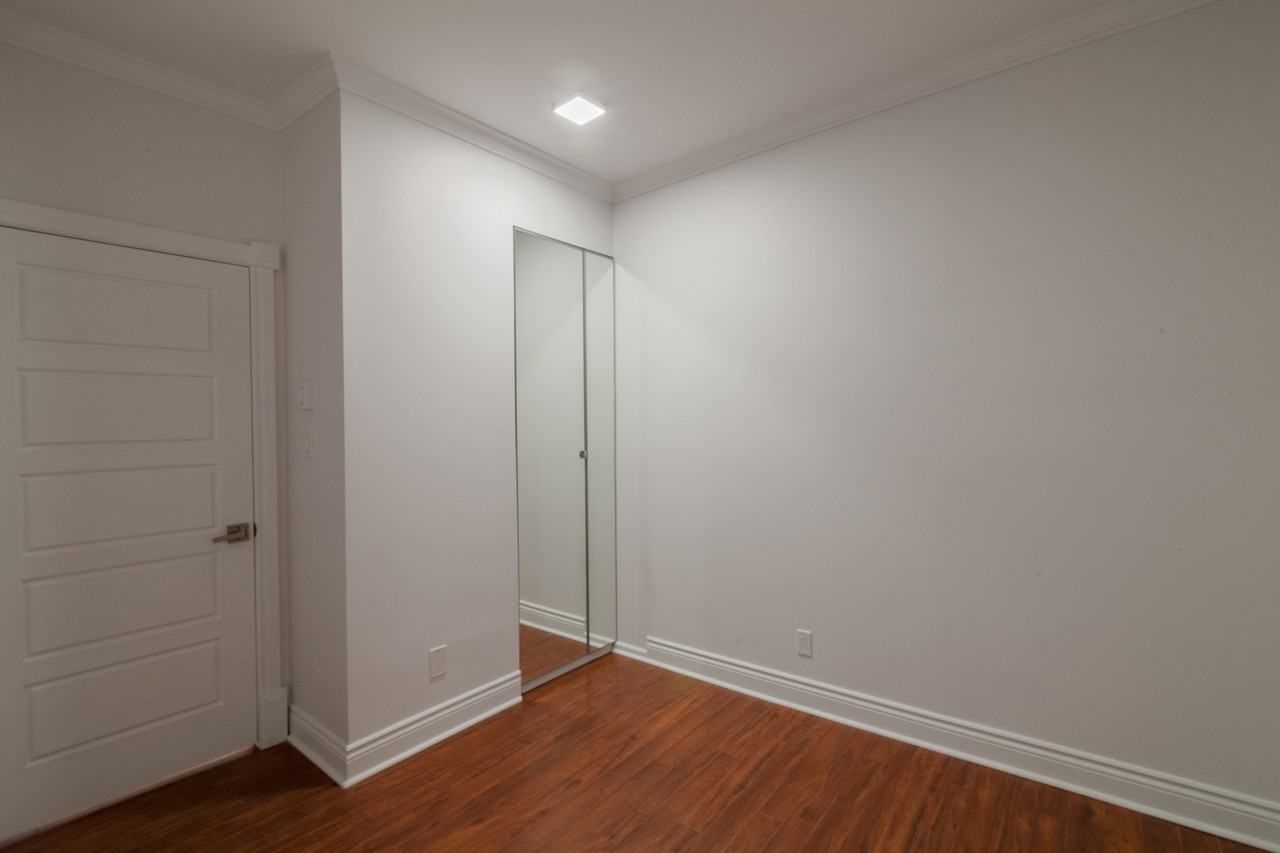 2050 Claremont Ave - Photo 7 of 50