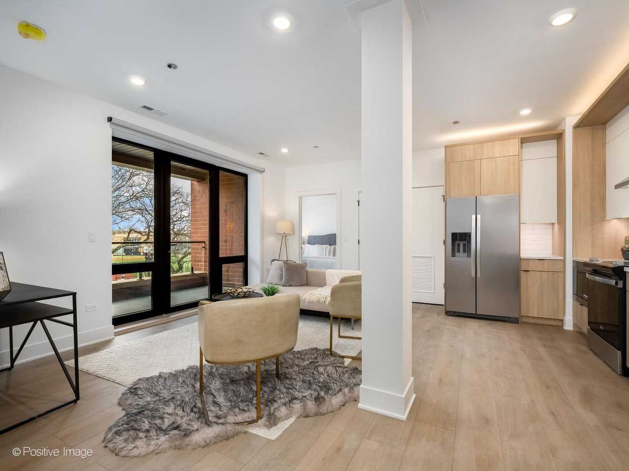 4713 N Clark St #401 - Photo 3 of 34
