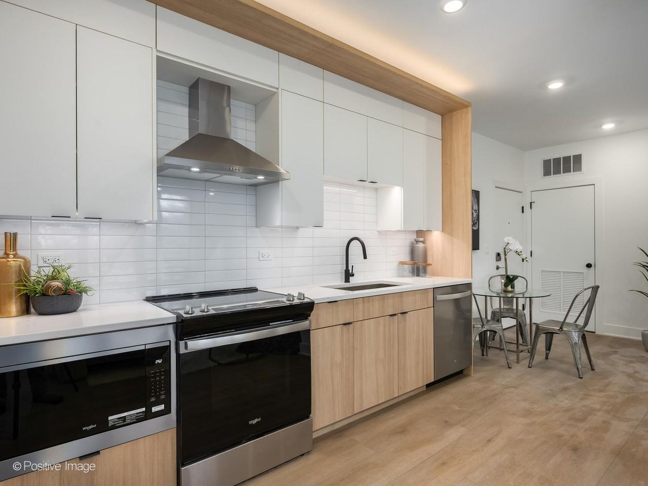 4713 N Clark St #401 - Photo 6 of 34