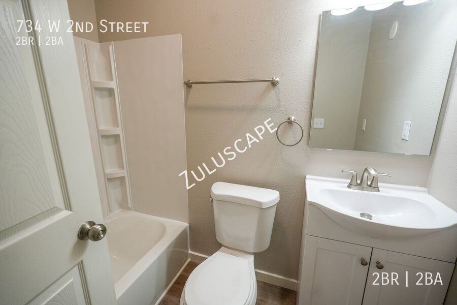 734 W 2nd St - Photo 4 of 17