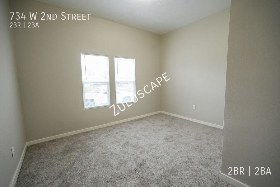 734 W 2nd St - Photo 5 of 17