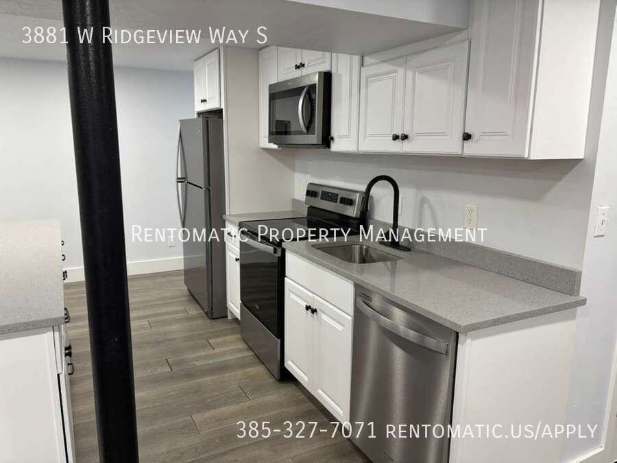 3881 W Ridgeview Way - Photo 3 of 23