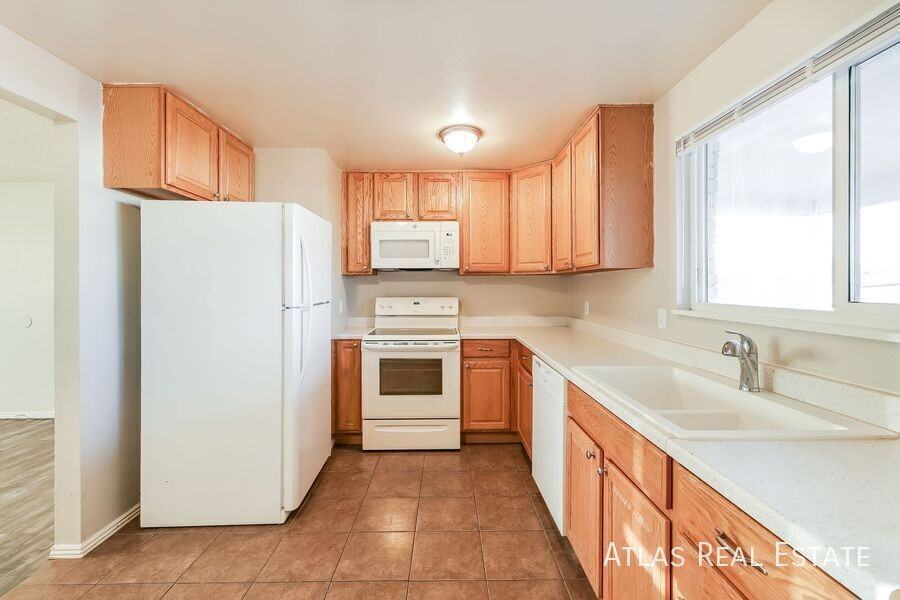 920 Bishop Ct #A - Photo 6 of 17