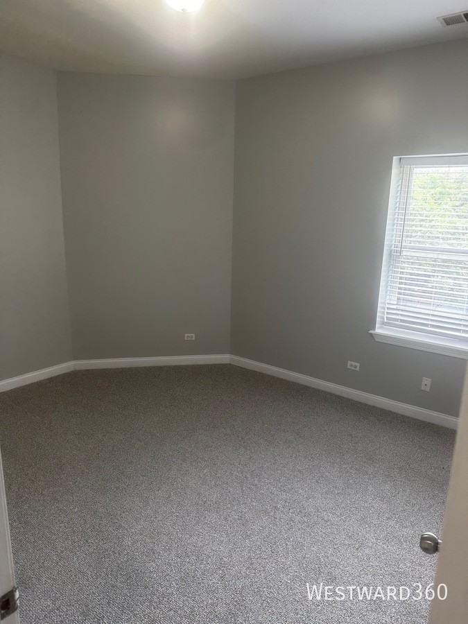 5948 S King Dr #4 - Photo 3 of 22