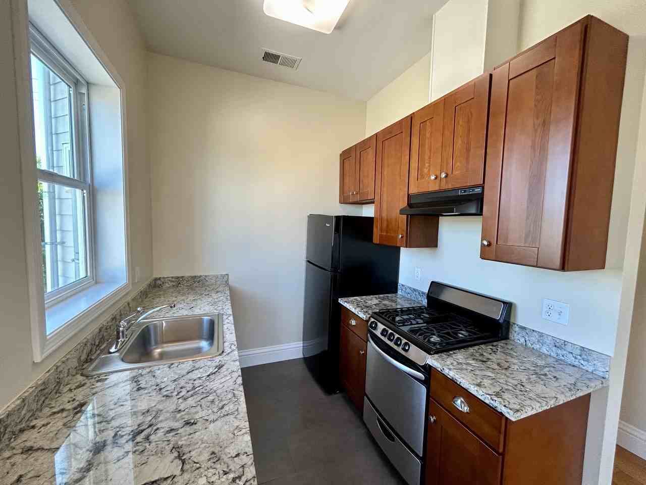 3220 23rd St #B - Photo 4 of 18