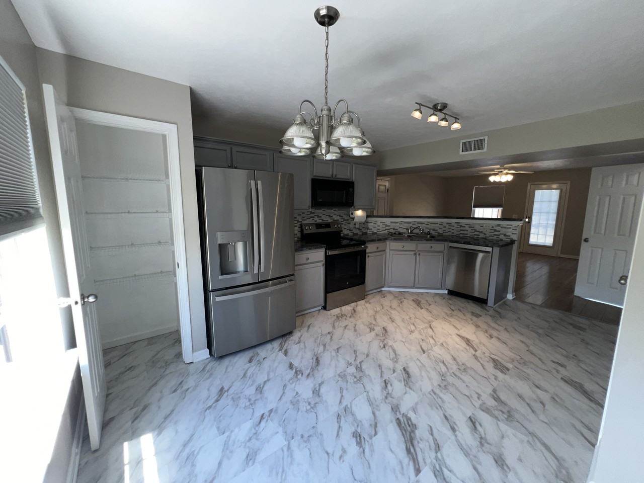 122 Wolverine Ct - Photo 4 of 21