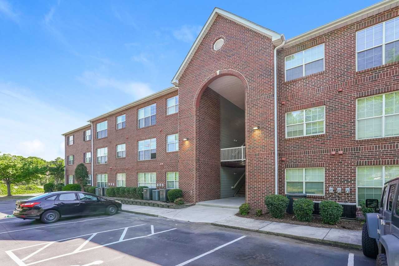 Wendover Ridge Apartments - Photo 2 of 18