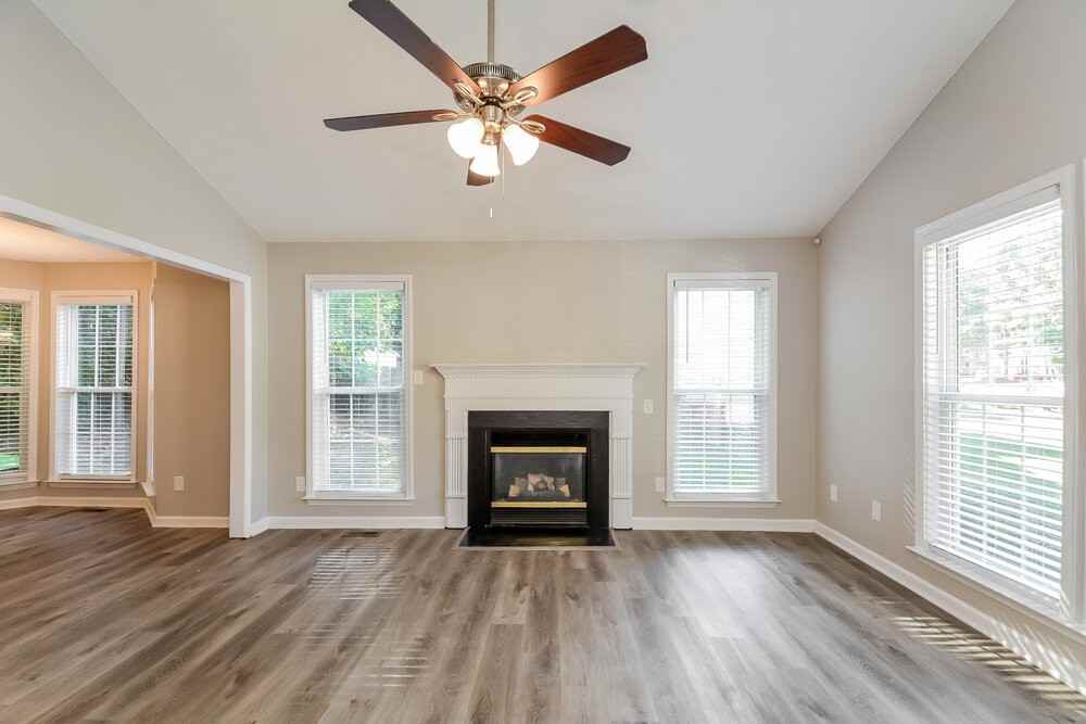 1005 Henchman Ct - Photo 3 of 16