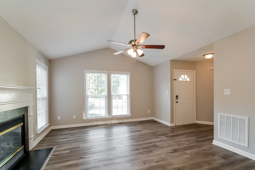 1005 Henchman Ct - Photo 4 of 16