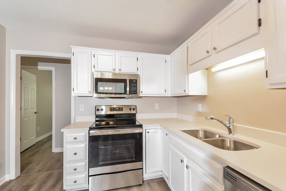 1005 Henchman Ct - Photo 6 of 16