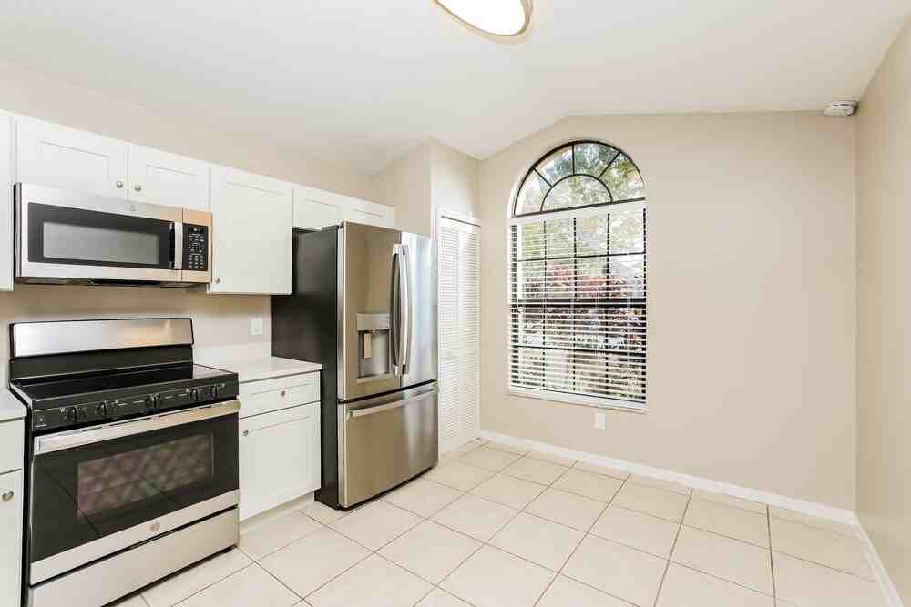 1003 Vernon Loop - Photo 5 of 16