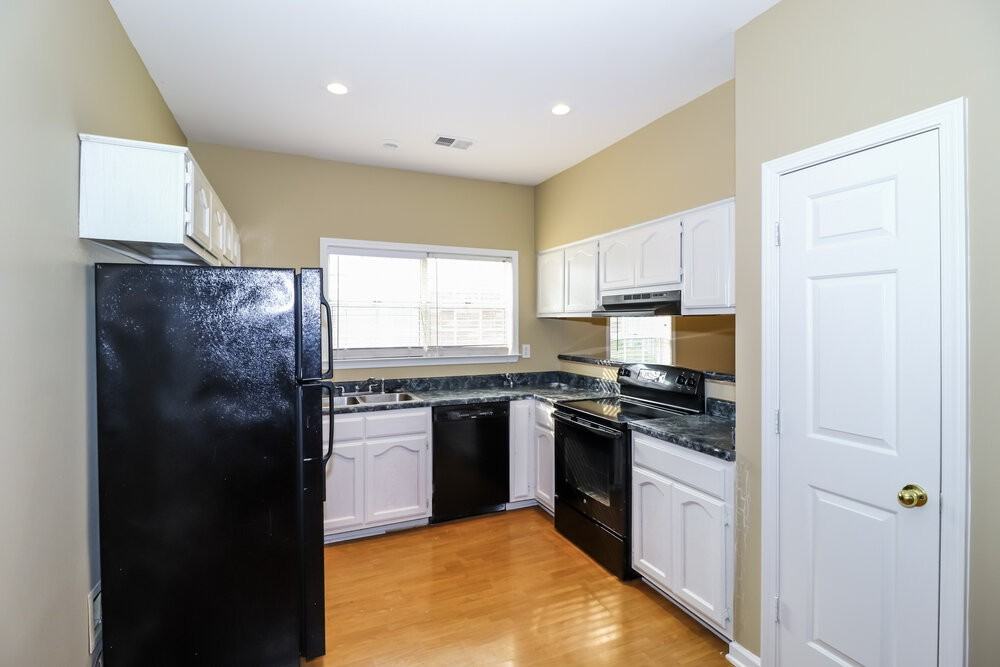 8170 Timber Knoll Ln - Photo 6 of 15