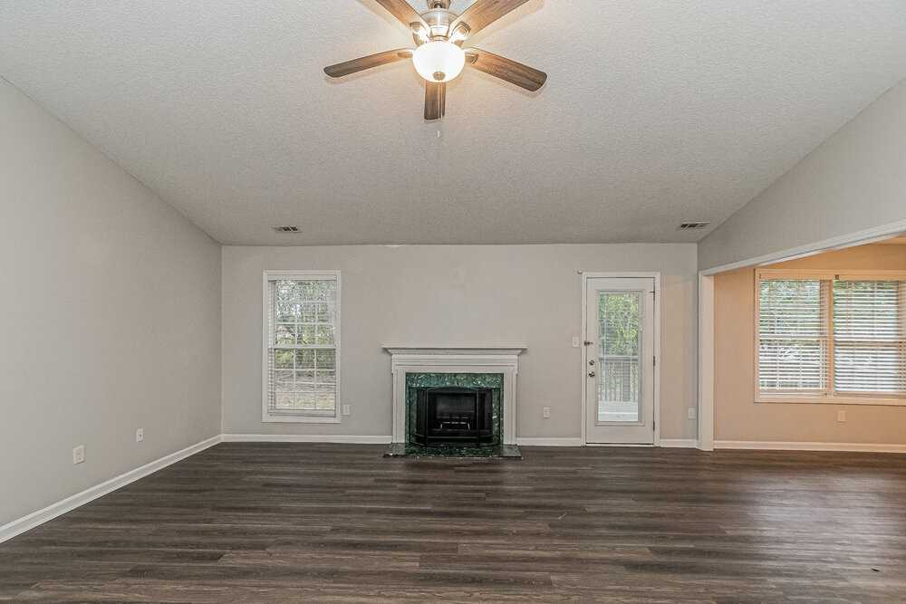 401 Three Meadows Rd - Photo 3 of 16